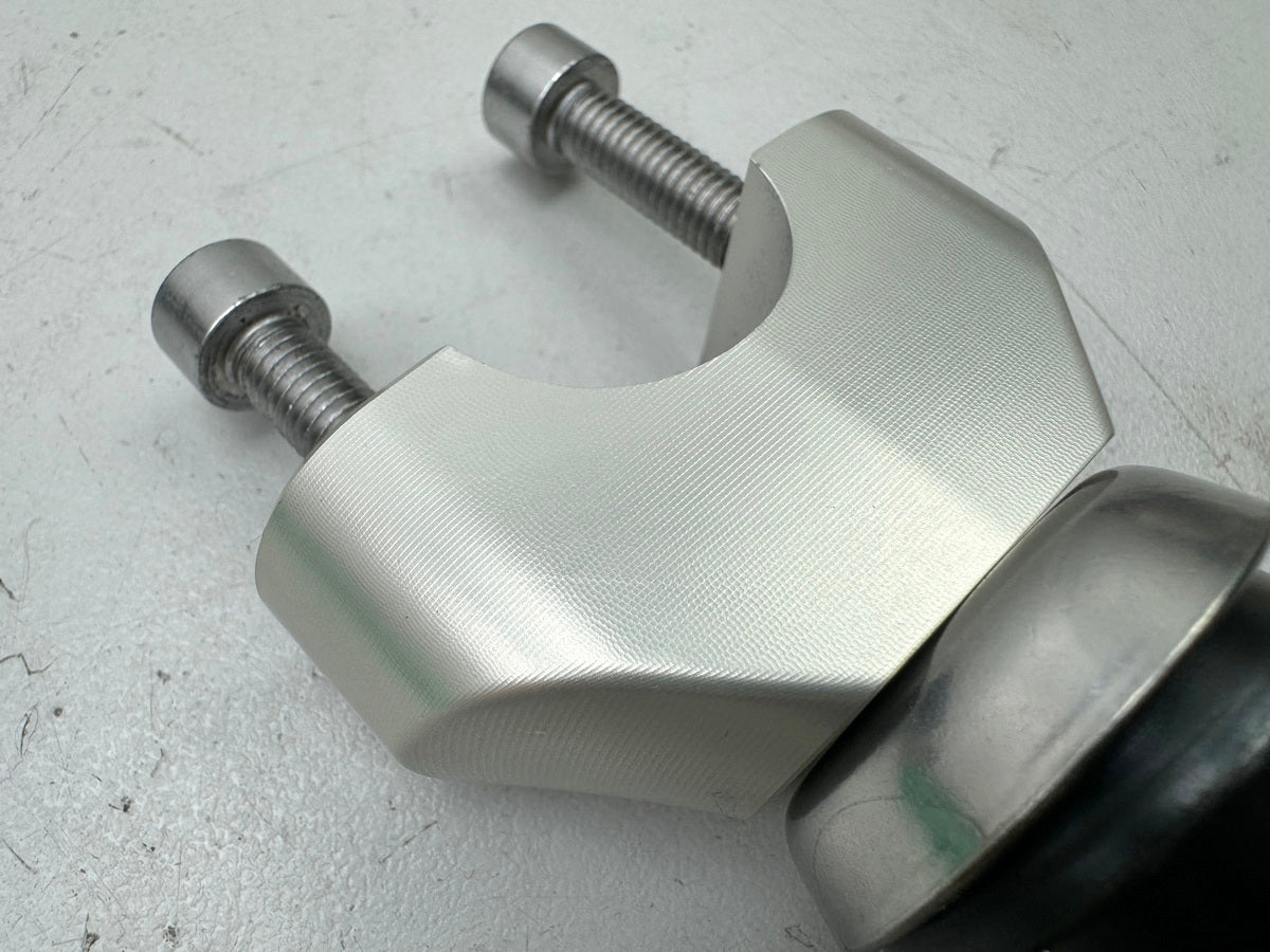 TRIUMPH SPEED TRIPLE 1050 R ABS NN01 Abrazadera de manillar Soporte Manillar Riser Tornillo