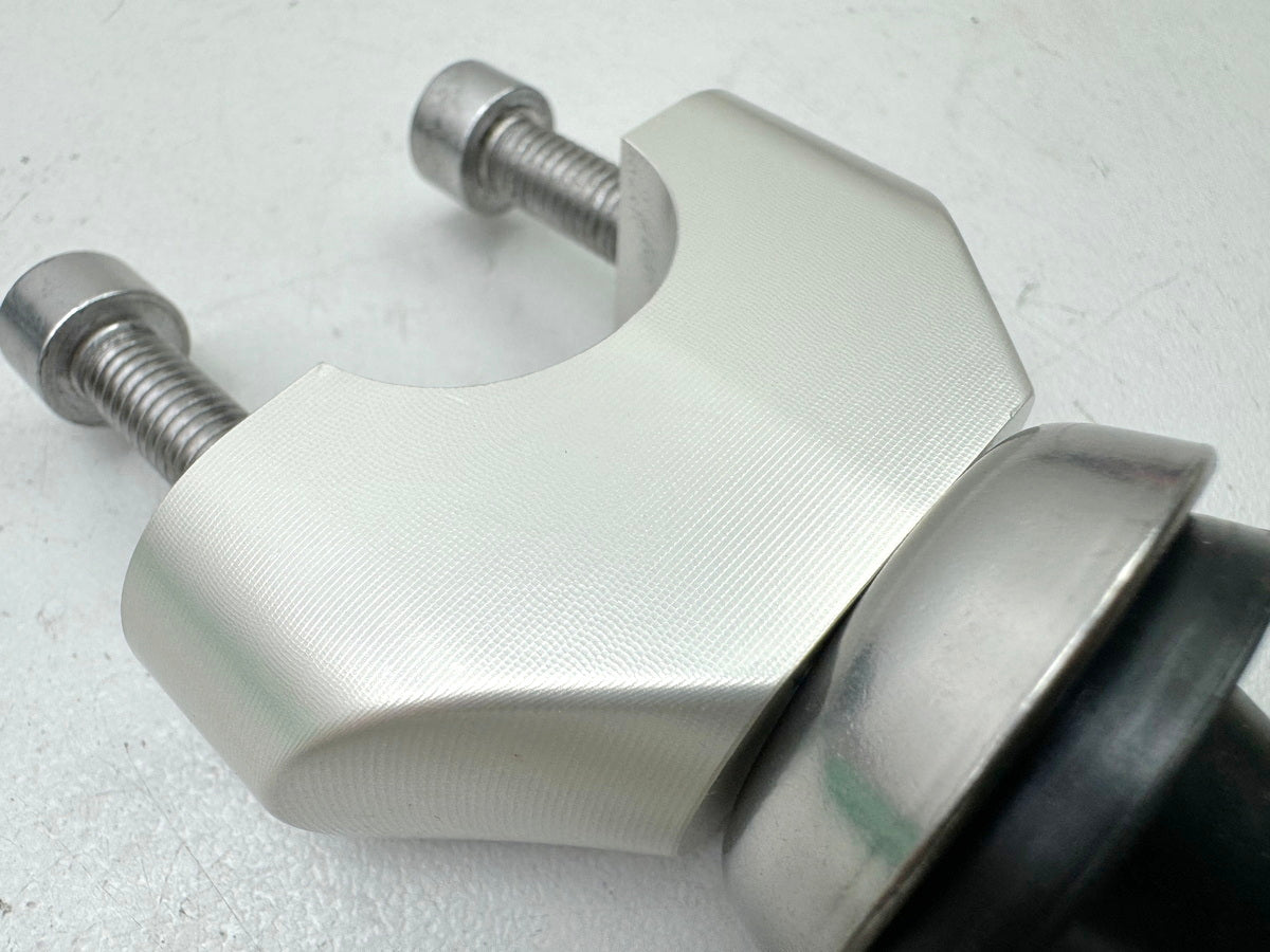 TRIUMPH SPEED TRIPLE 1050 R ABS NN01 Abrazadera de manillar Soporte Manillar Riser Tornillo
