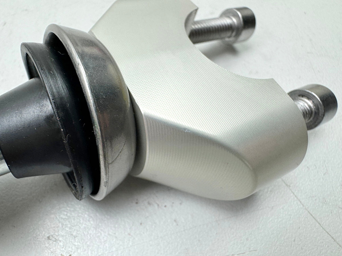 TRIUMPH SPEED TRIPLE 1050 R ABS NN01 Abrazadera de manillar Soporte Manillar Riser Tornillo