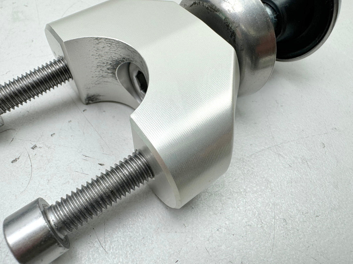 TRIUMPH SPEED TRIPLE 1050 R ABS NN01 Abrazadera de manillar Soporte Manillar Riser Tornillo