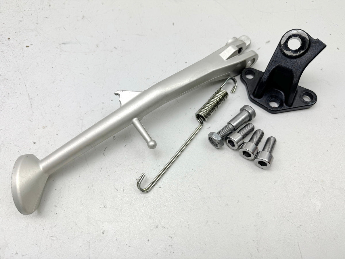 TRIUMPH SPEED TRIPLE 1050 R ABS NN01 Seitenständer orig. Halter Zugfeder Ständer