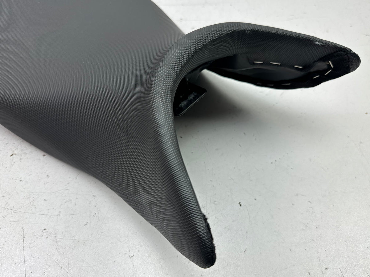 TRIUMPH STREET TRIPLE 675 D67LD Sitzbank original Sitz Fahrersitz Sitz hinten