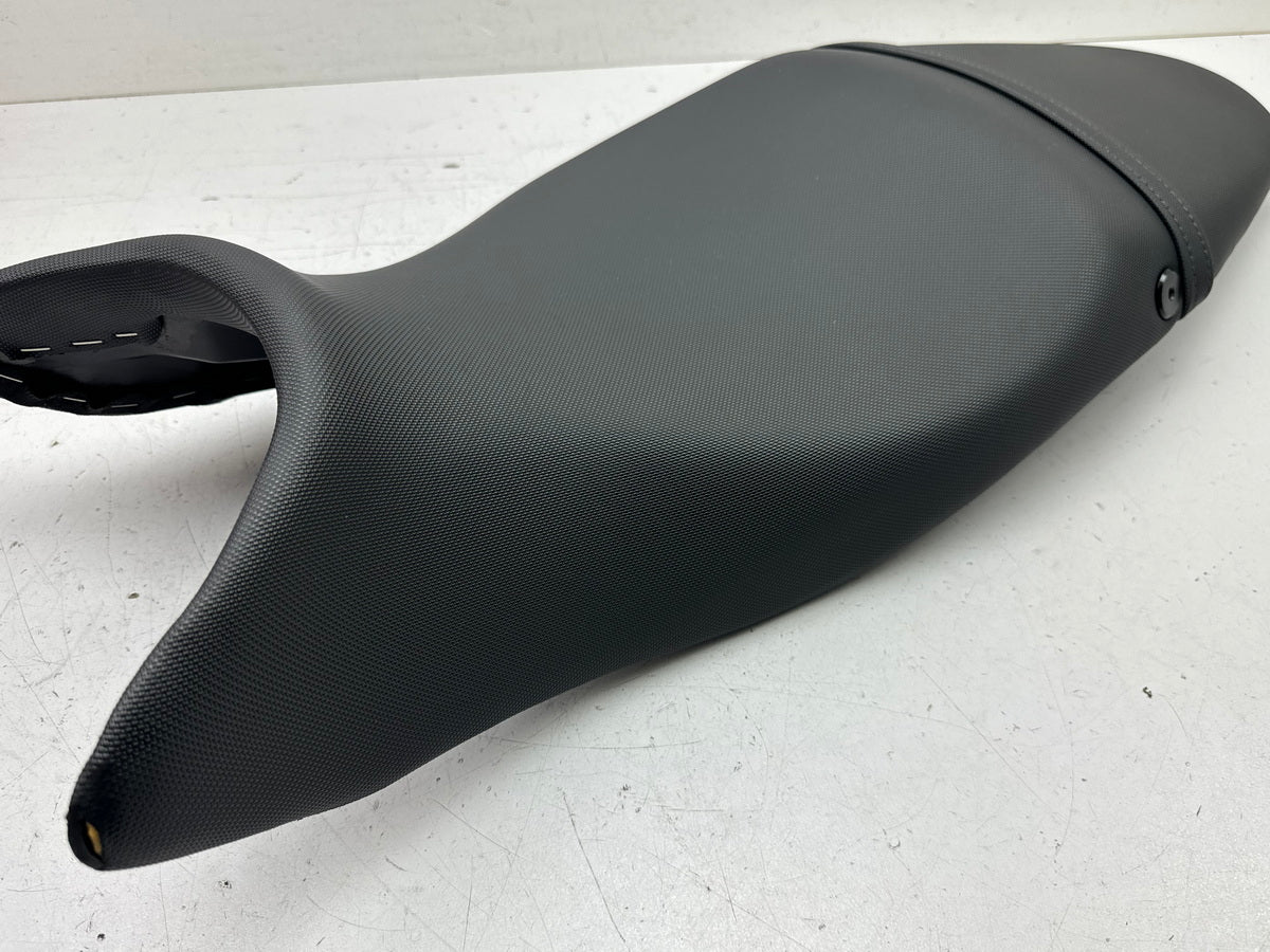 TRIUMPH STREET TRIPLE 675 D67LD Sitzbank original Sitz Fahrersitz Sitz hinten