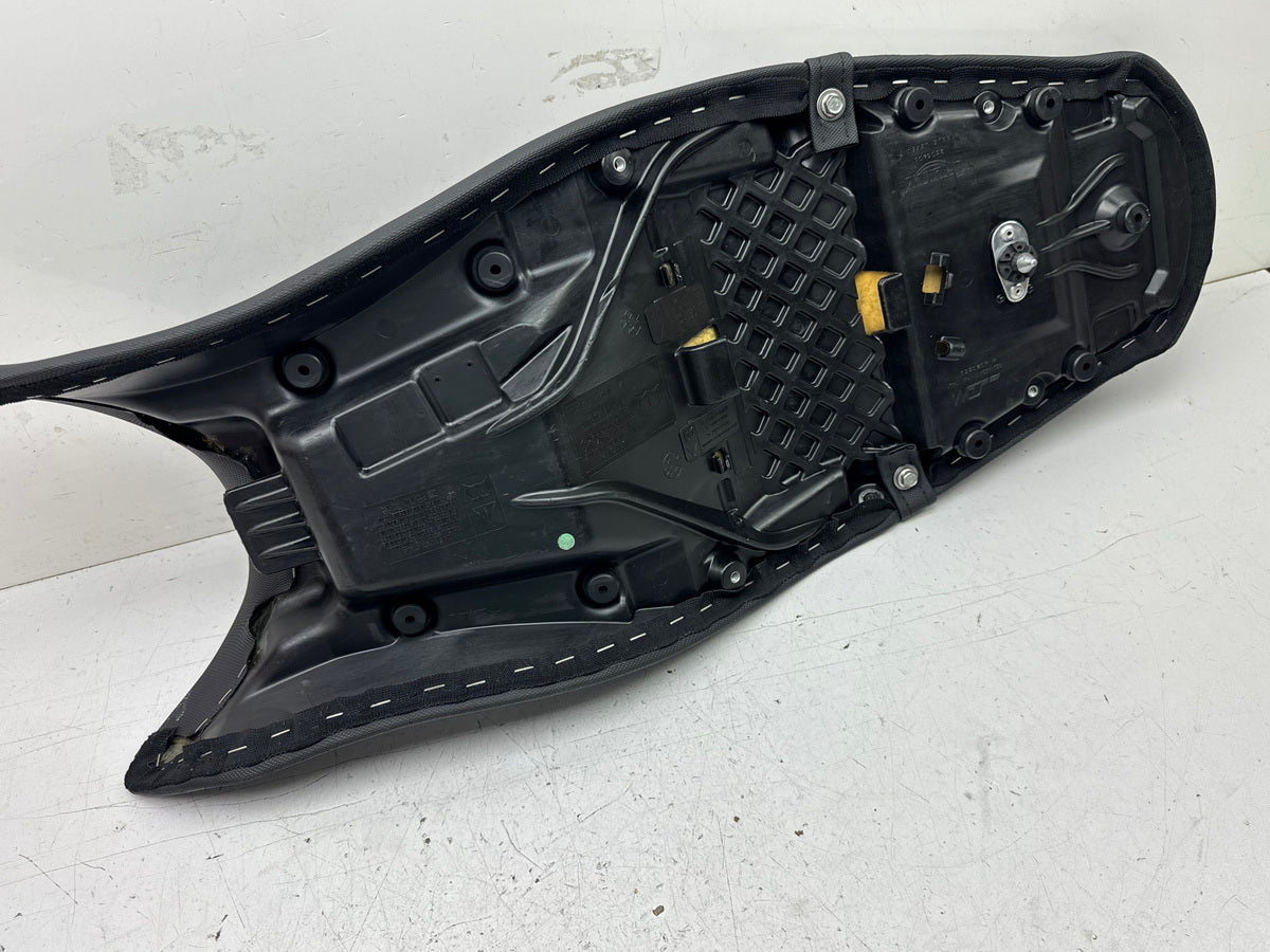 TRIUMPH STREET TRIPLE 675 D67LD Sitzbank original Sitz Fahrersitz Sitz hinten