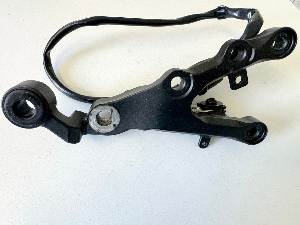 YAMAHA YZF R6 RJ11 RJ15 Footpeg Bracket Rider Right Holder Footrest 2C02744300