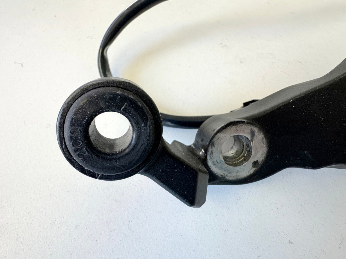 YAMAHA YZF R6 RJ11 RJ15 Footpeg Bracket Rider Right Holder Footrest 2C02744300