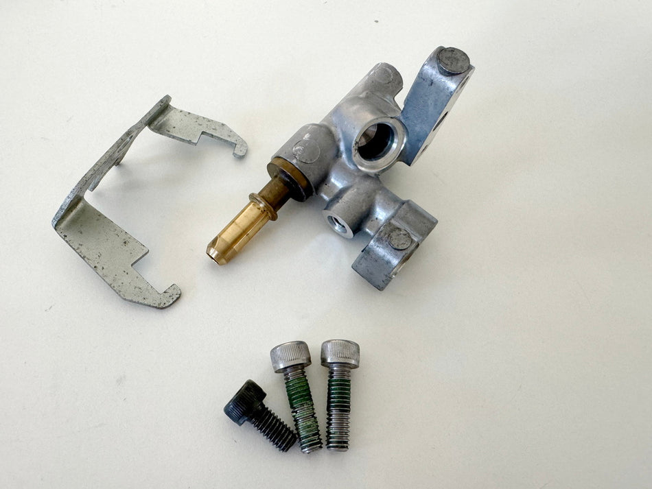KAWASAKI VN 900 B 11A CLASSIC Einspritzrohr Halter für Einspritzdüse Ventil