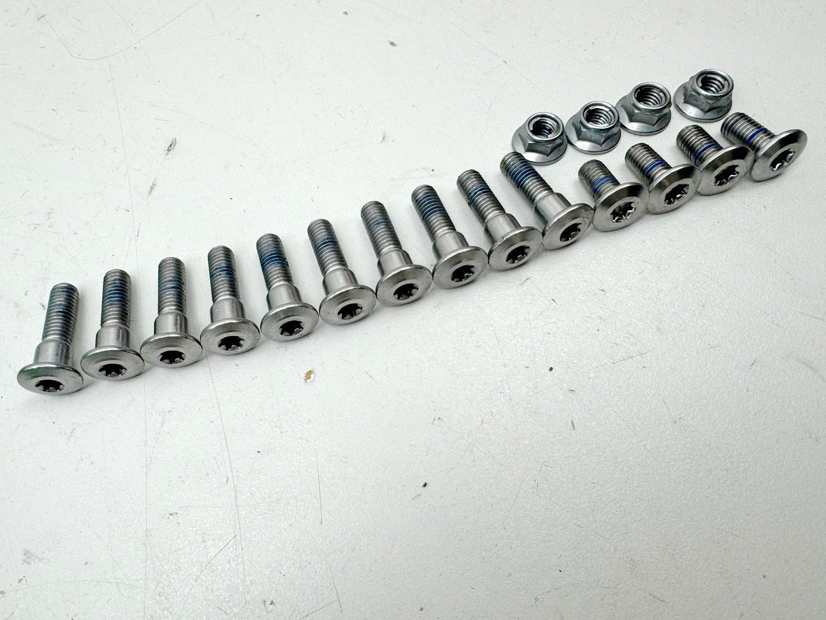 TRIUMPH SPEED TRIPLE 1050R ABS NN01 Screws Brake Disc front & rear (Rim)