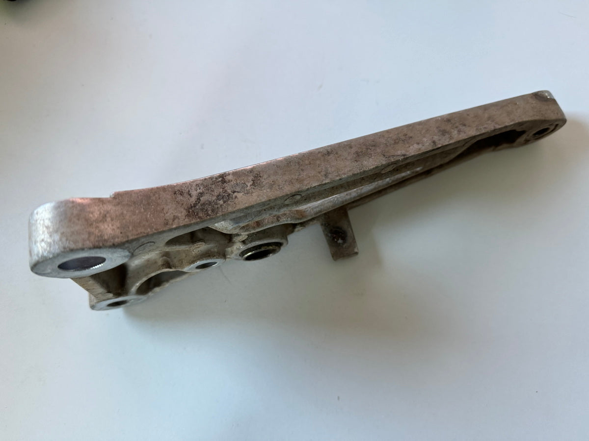 HONDA CB 250 TWO FIFTY MC26 Placa reposapiés lado derecho conductor Soporte reposapiés