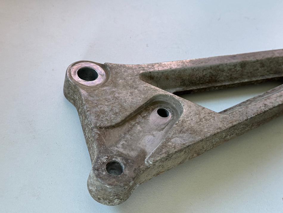HONDA CB 250 TWO FIFTY MC26 Fußrastenplatte Fahrer links Halter Fußraste Träger
