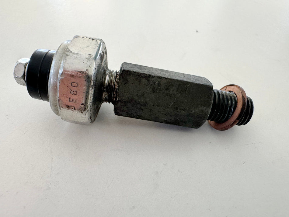 KAWASAKI VN900 B 11A CLASSIC Öldruckschalter Aufnahme Halter für Motor