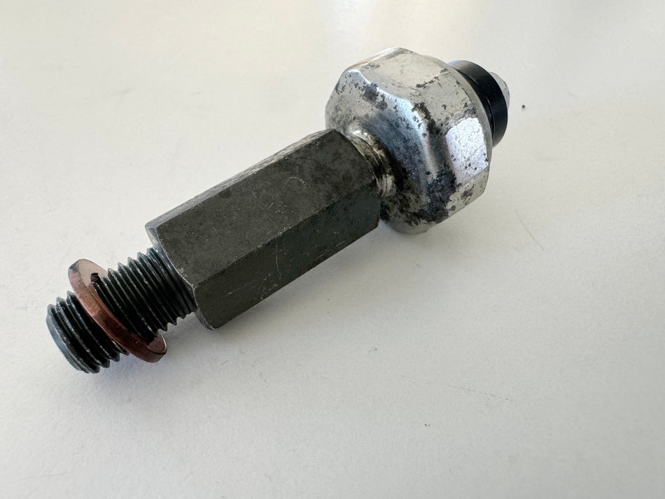 KAWASAKI VN900 B 11A CLASSIC Öldruckschalter Aufnahme Halter für Motor