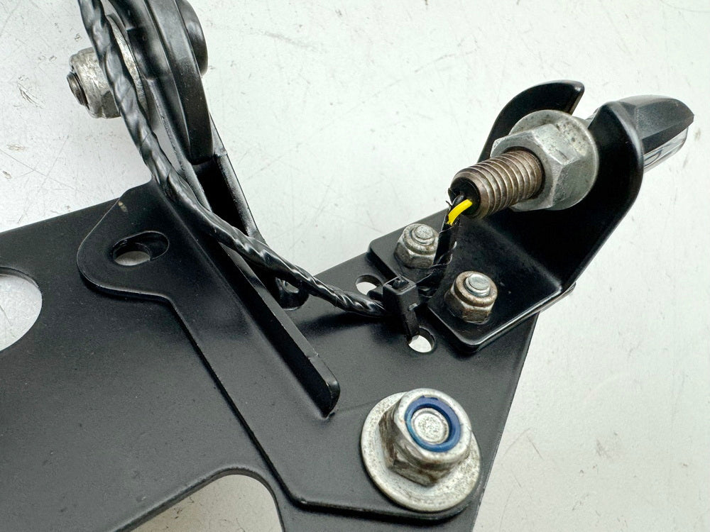 TRIUMPH SPEED TRIPLE 1050 R ABS NN01 license plate holder indicators LED adjustable