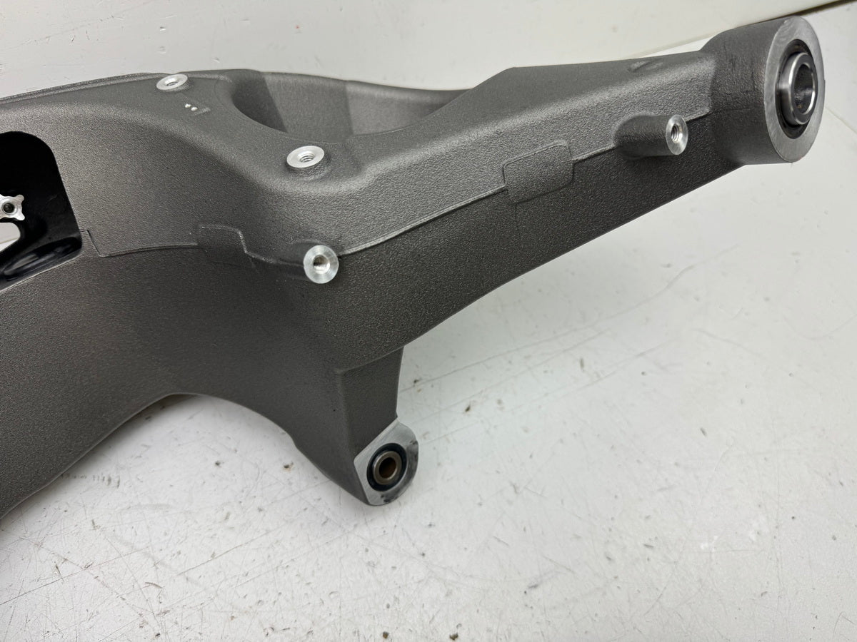 TRIUMPH SPEED TRIPLE 1050 R ABS NN01 Schwinge Hinterradschwinge Swingarm