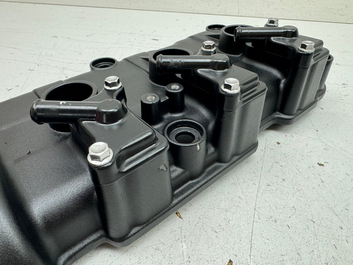 TRIUMPH SPEED TRIPLE 1050 R ABS NN01 Valve Cover Engine Engine Cover