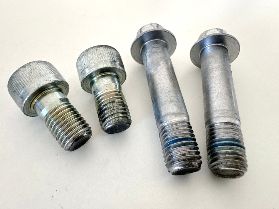KAWASAKI VN 900 B 11A CLASSIC Schrauben für Bremssattel vorn hinten Bremszange