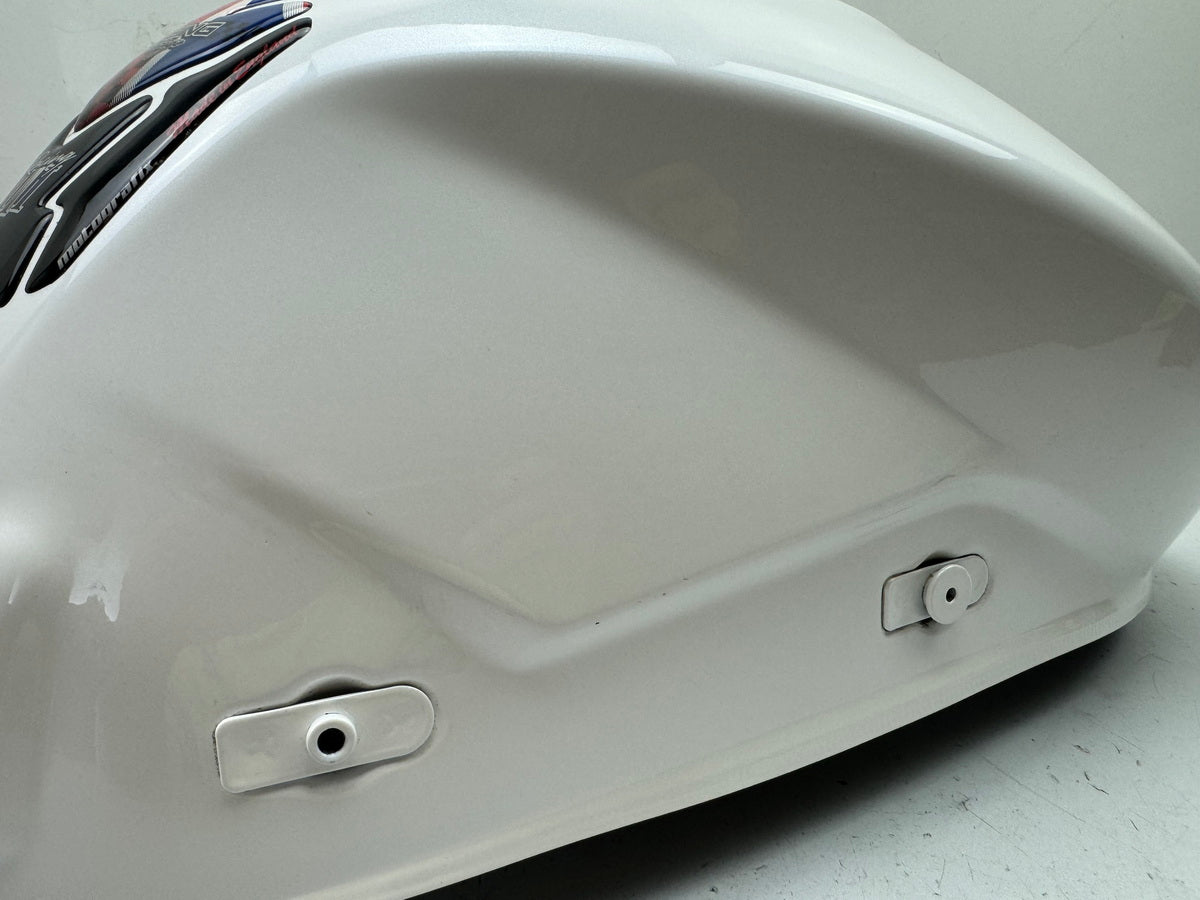TRIUMPH SPEED TRIPLE 1050 R ABS NN01 Tank Fuel Tank Petrol Tank