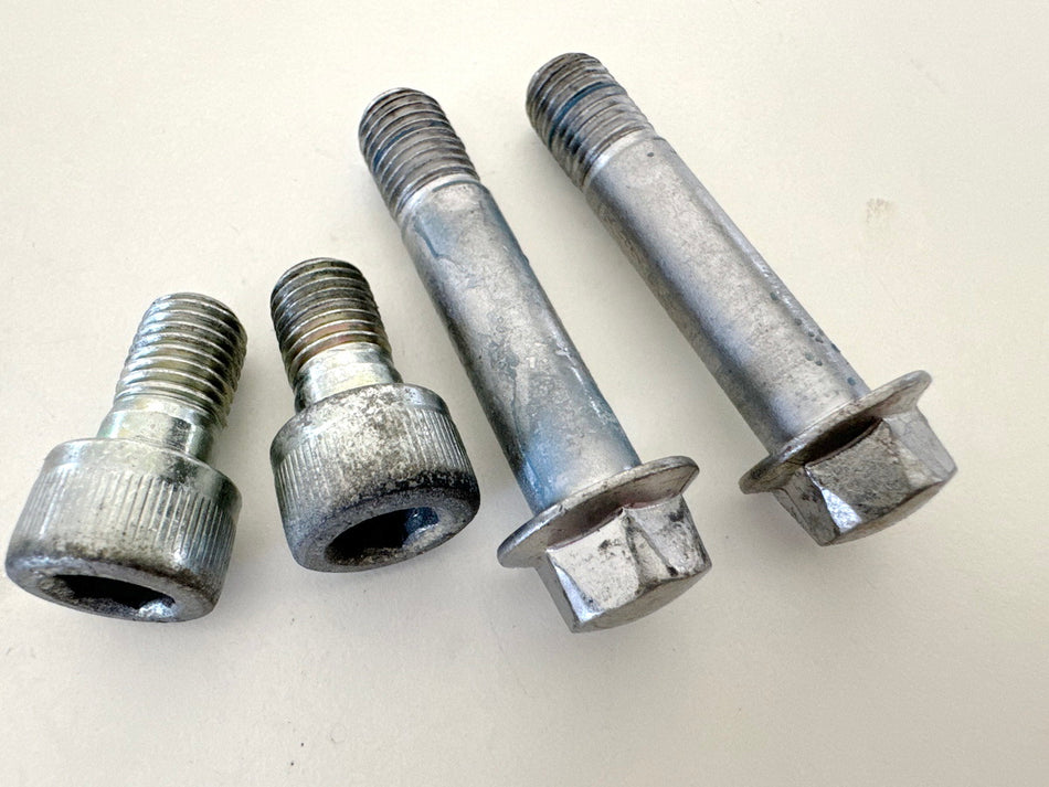 KAWASAKI VN 900 B 11A CLASSIC Schrauben für Bremssattel vorn hinten Bremszange