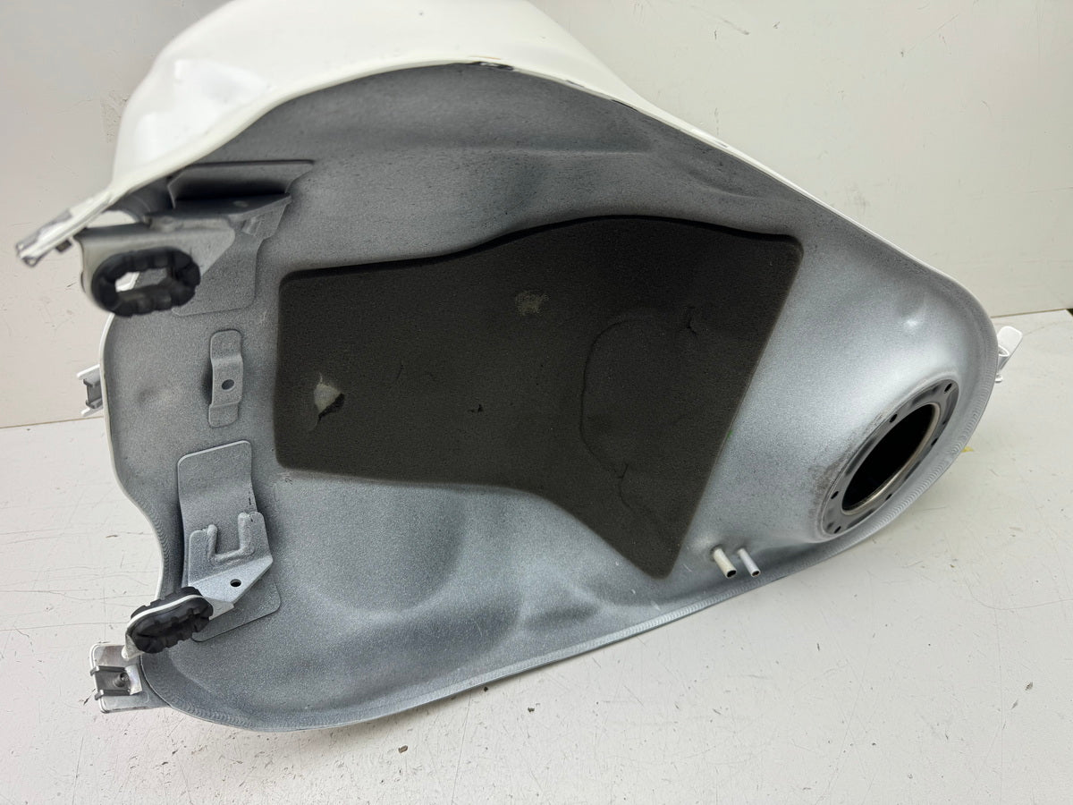 TRIUMPH SPEED TRIPLE 1050 R ABS NN01 Tank Fuel Tank Petrol Tank