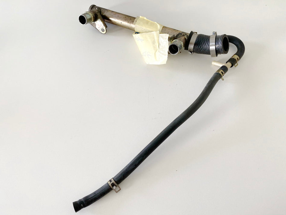 YAMAHA YZF 600 4TV THUNDERCAT Rohr Kühlsystem Stutzen Thermostat -> Zylinderkopf