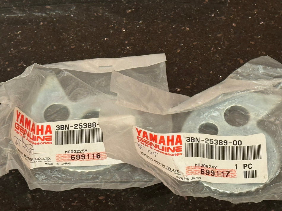 YAMAHA DT WR TT original Kettenspanner 1 und 2 Hinterrad Felge hinten li re NEU
