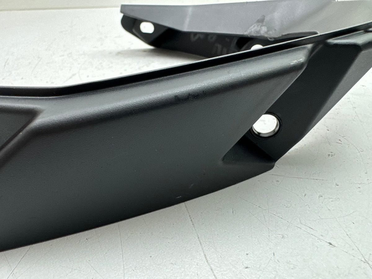TRIUMPH SPEED TRIPLE 1050 R ABS NN01 Verkleidung Bug mitte Abdeckung Bugspoiler