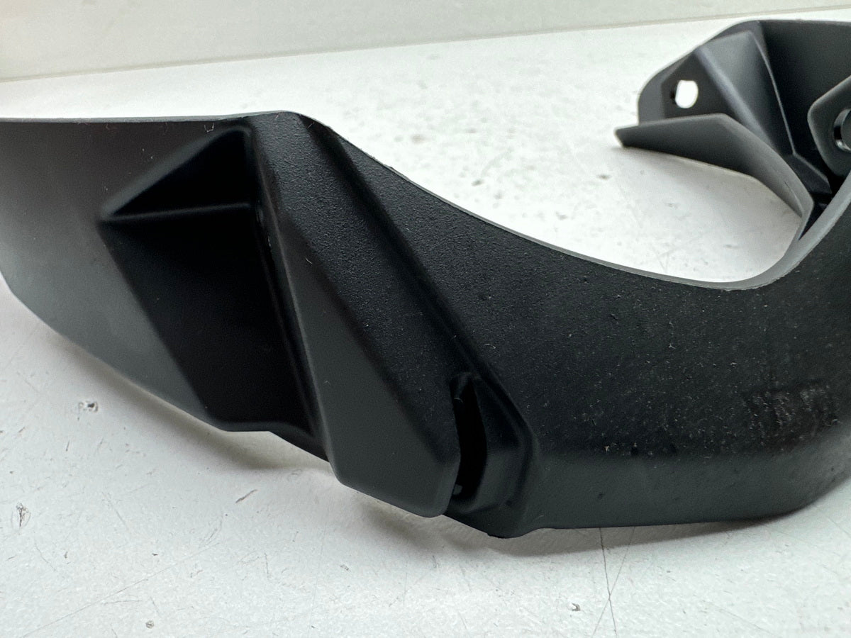 TRIUMPH SPEED TRIPLE 1050 R ABS NN01 Verkleidung Bug mitte Abdeckung Bugspoiler