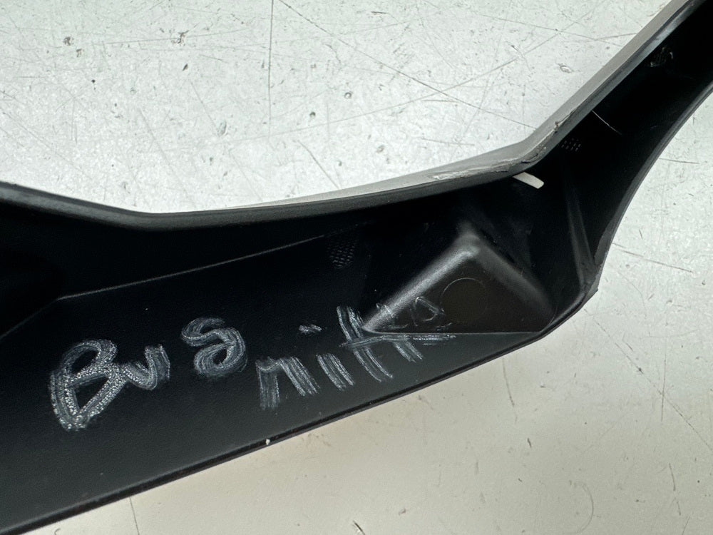 TRIUMPH SPEED TRIPLE 1050 R ABS NN01 Verkleidung Bug mitte Abdeckung Bugspoiler