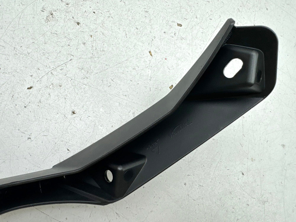 TRIUMPH SPEED TRIPLE 1050 R ABS NN01 Verkleidung Bug mitte Abdeckung Bugspoiler