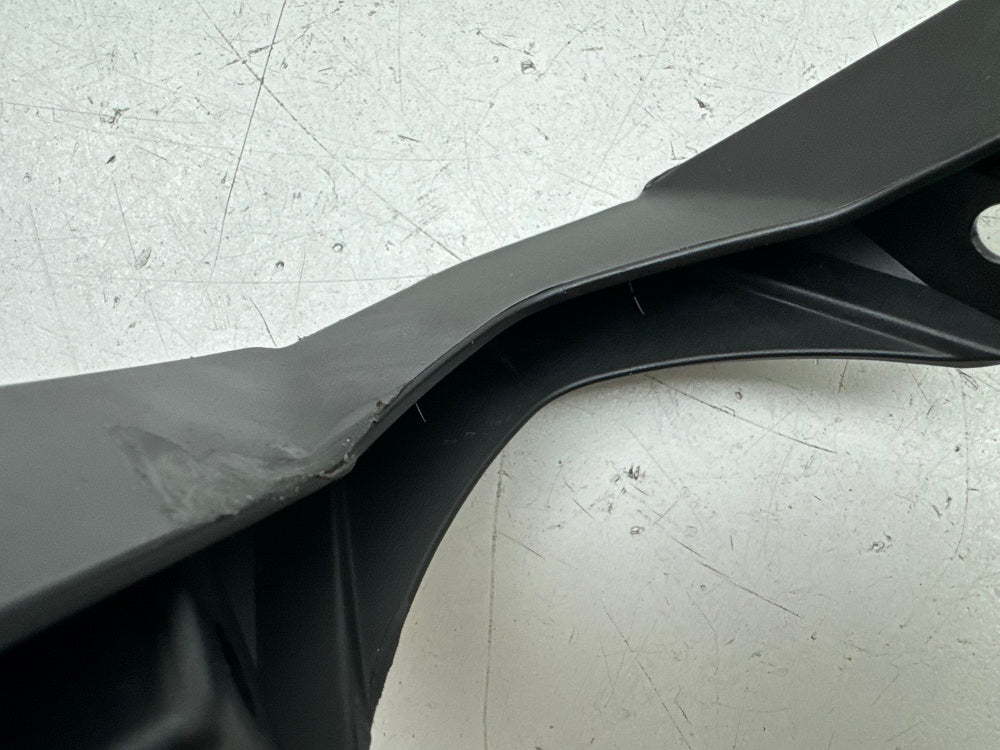 TRIUMPH SPEED TRIPLE 1050 R ABS NN01 Verkleidung Bug mitte Abdeckung Bugspoiler