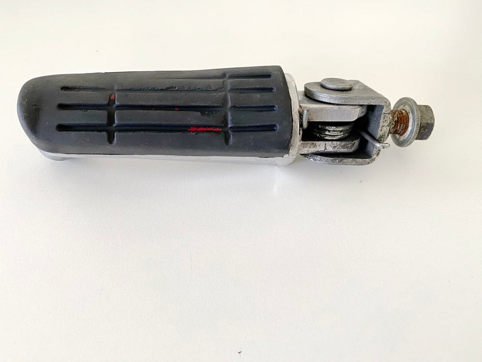 YAMAHA YZF 600 4TV THUNDERCAT Fußraste Fahrer links Footrest Halter Gelenk