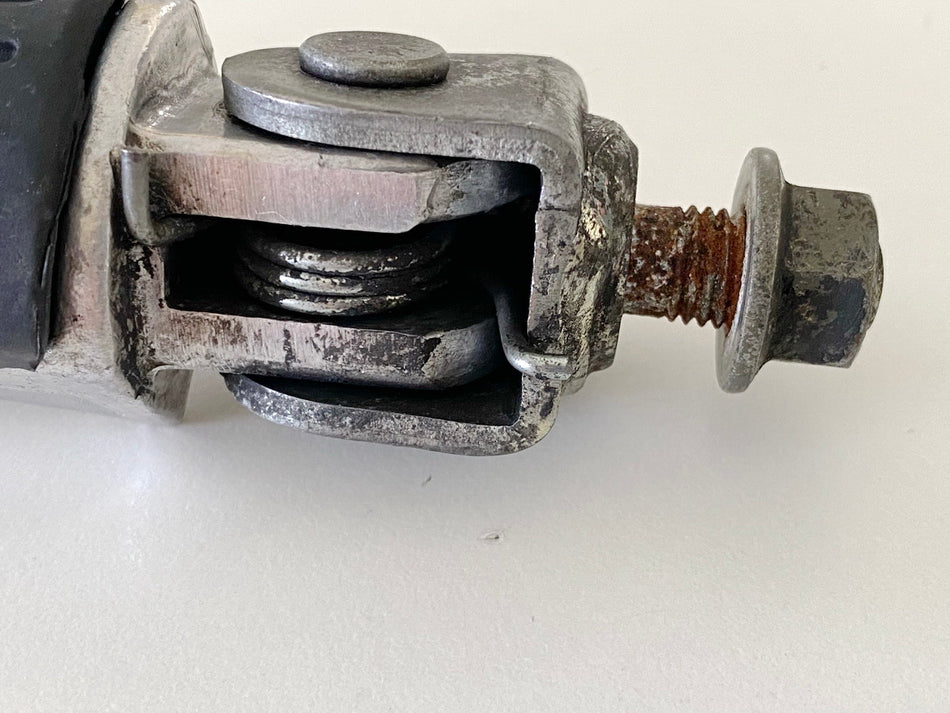 YAMAHA YZF 600 4TV THUNDERCAT Fußraste Fahrer links Footrest Halter Gelenk