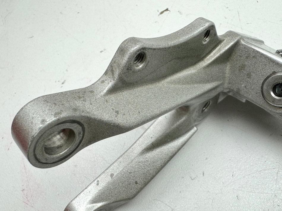 KAWASAKI ZX10R ZXT00D Fußrastenanlage links vorn Fußrastenplatte Fußraste 06-07