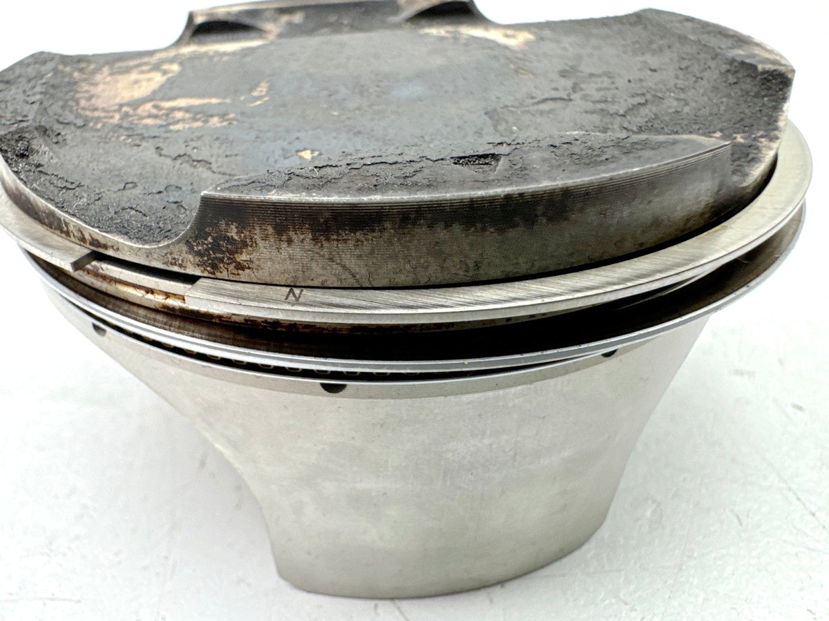 TRIUMPH SPEED TRIPLE 1050 R ABS NN01 Piston III for Engine Cylinder 20500 km