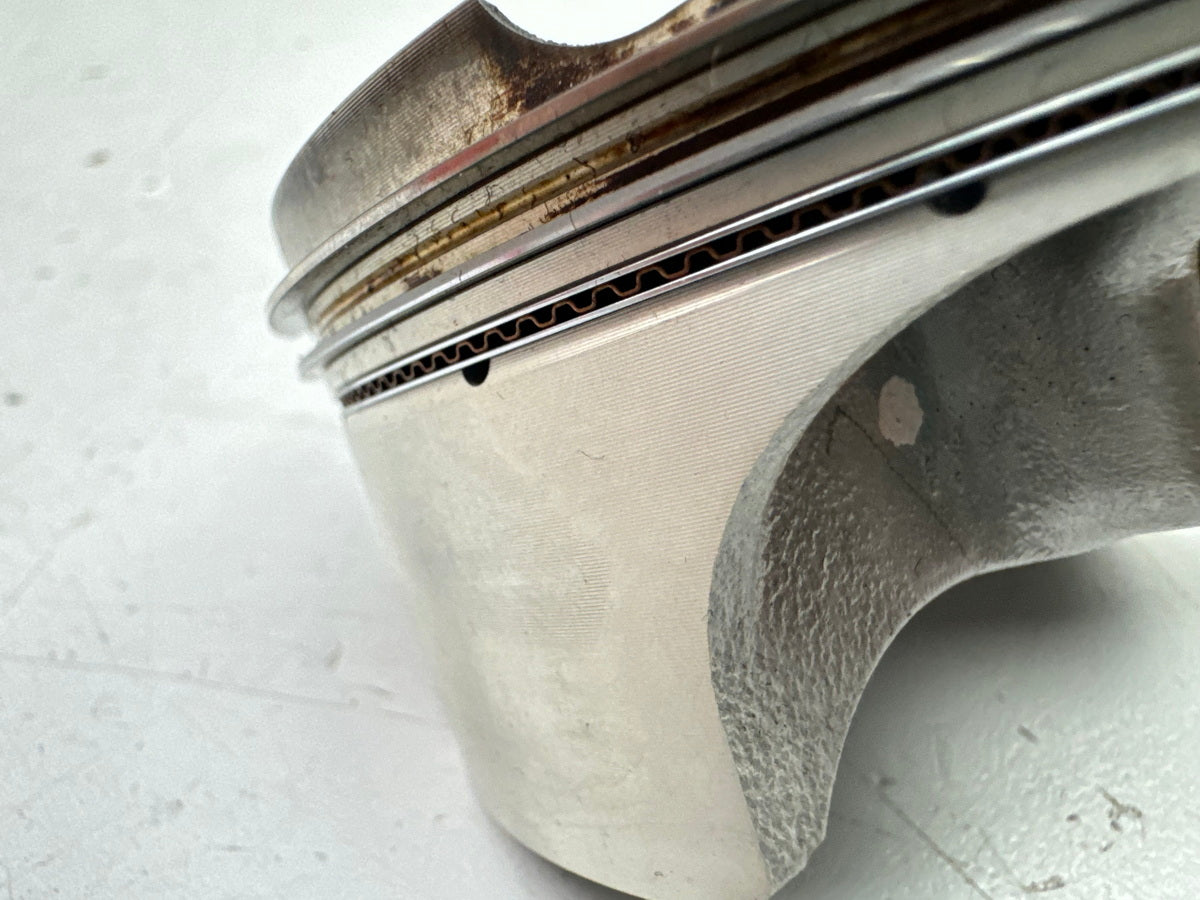 TRIUMPH SPEED TRIPLE 1050 R ABS NN01 Piston III for Engine Cylinder 20500 km