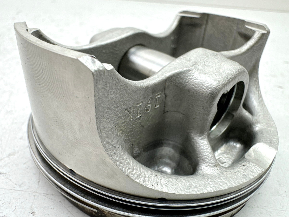TRIUMPH SPEED TRIPLE 1050 R ABS NN01 Piston III for Engine Cylinder 20500 km