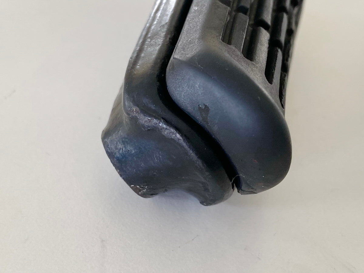 HONDA NTV 650 RC33 REVERE Reposapiés delantero derecho del conductor