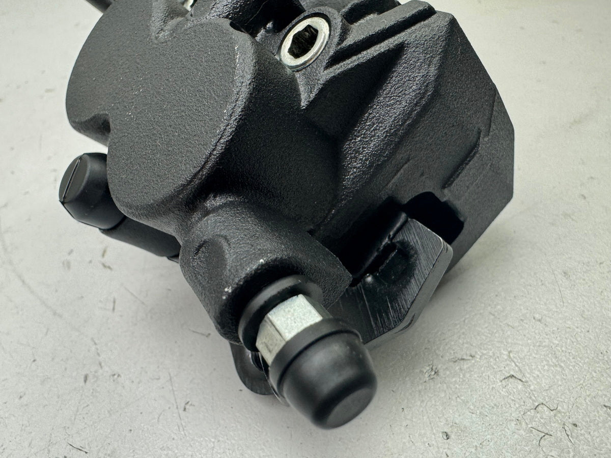 TRIUMPH SPEED TRIPLE 1050 R ABS NN01 Bremssattel hinten Bremskolben Bremsklötze