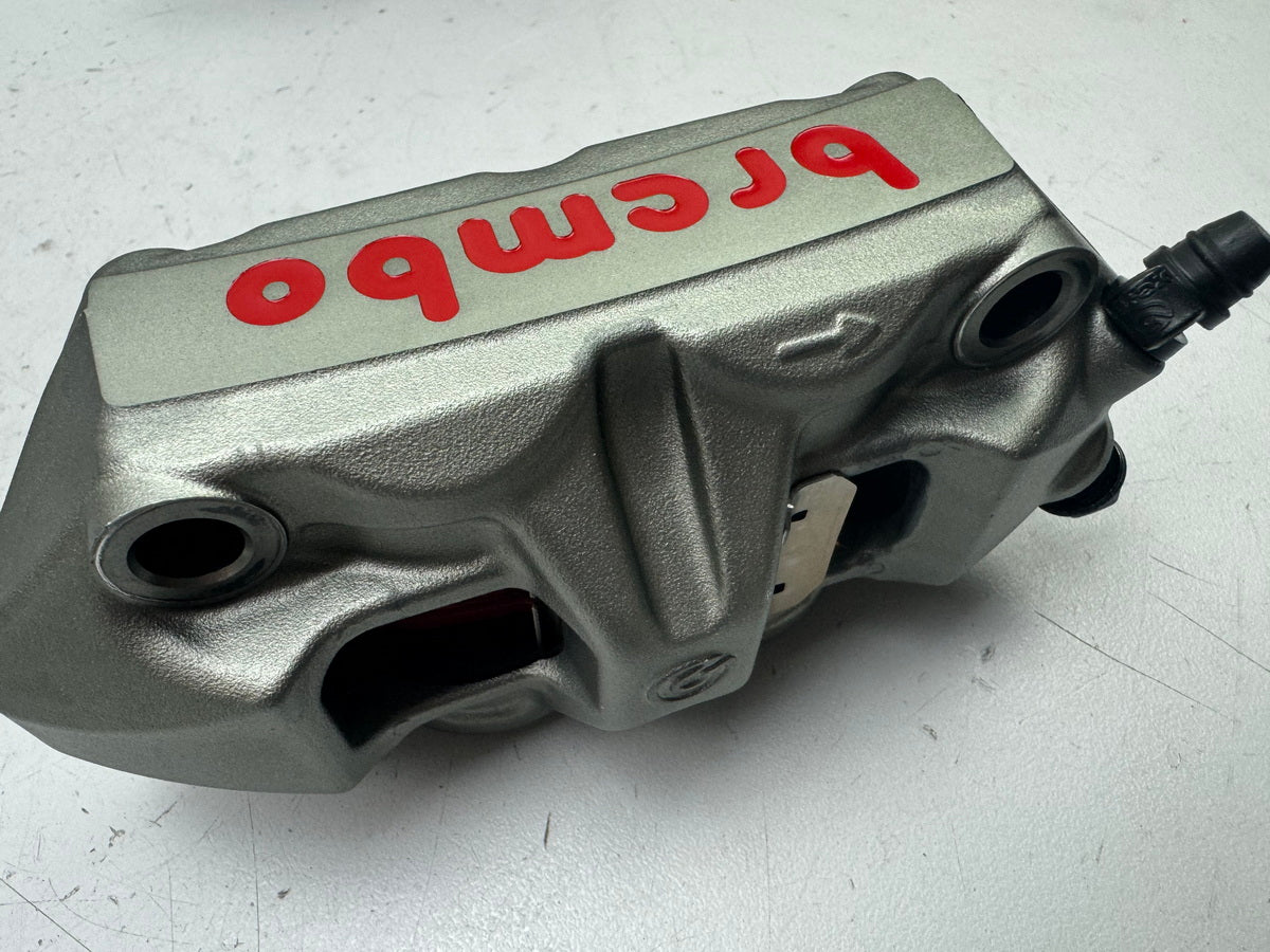 TRIUMPH SPEED TRIPLE 1050 R ABS NN01 Brake caliper front Brembo M4 left right