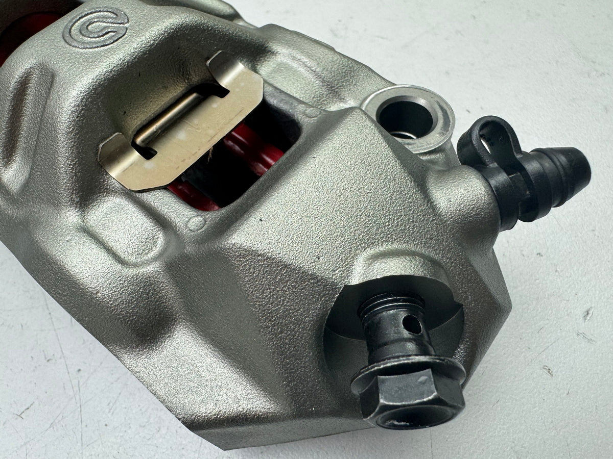 TRIUMPH SPEED TRIPLE 1050 R ABS NN01 Brake caliper front Brembo M4 left right