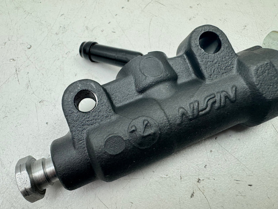 TRIUMPH SPEED TRIPLE 1050 R ABS NN01 Rear Brake Master Cylinder Brake Pump Foot Brake