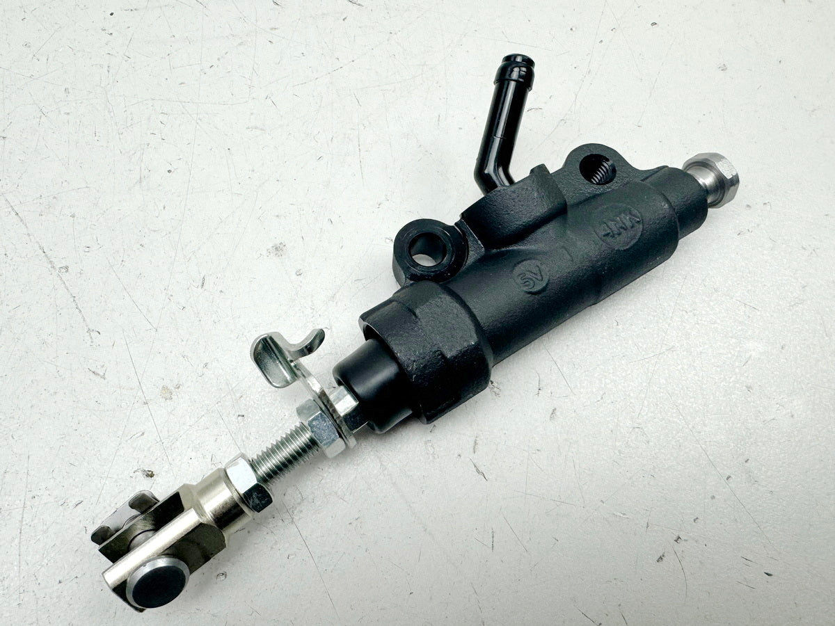 TRIUMPH SPEED TRIPLE 1050 R ABS NN01 Bremszylinder hinten Bremspumpe Fußbremse