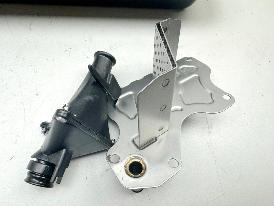 TRIUMPH SPEED TRIPLE 1050 R ABS NN01 Screws Nuts Small Parts for Engine