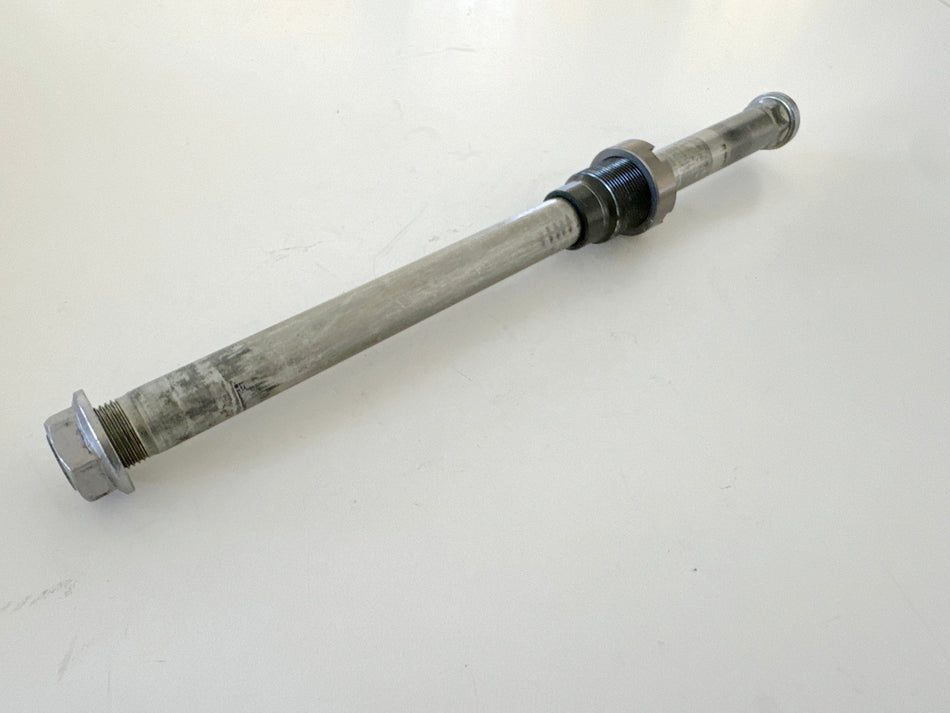 KAWASAKI ZX10R ZXT00D Schwingachse Achse Schwinge Abstandshalter Distanz 06-07
