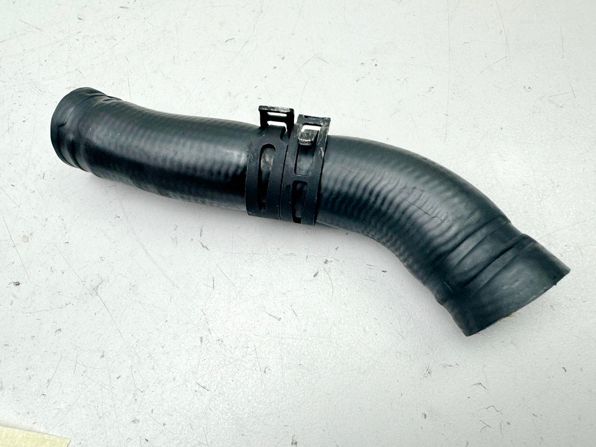 TRIUMPH SPEED TRIPLE 1050R ABS NN01 Kühlerschlauch Wasserpumpe zu Motor Zylinder
