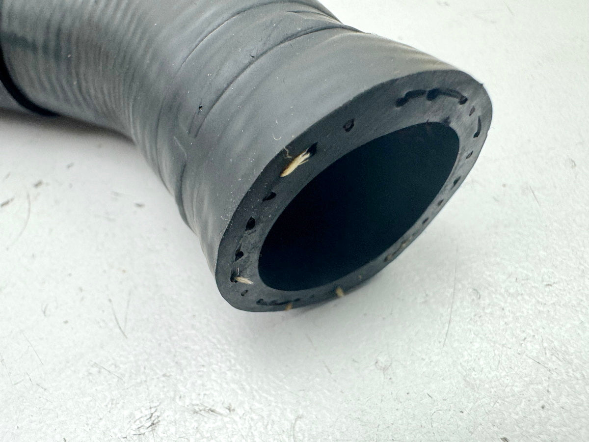 TRIUMPH SPEED TRIPLE 1050R ABS NN01 Kühlerschlauch Wasserpumpe zu Motor Zylinder
