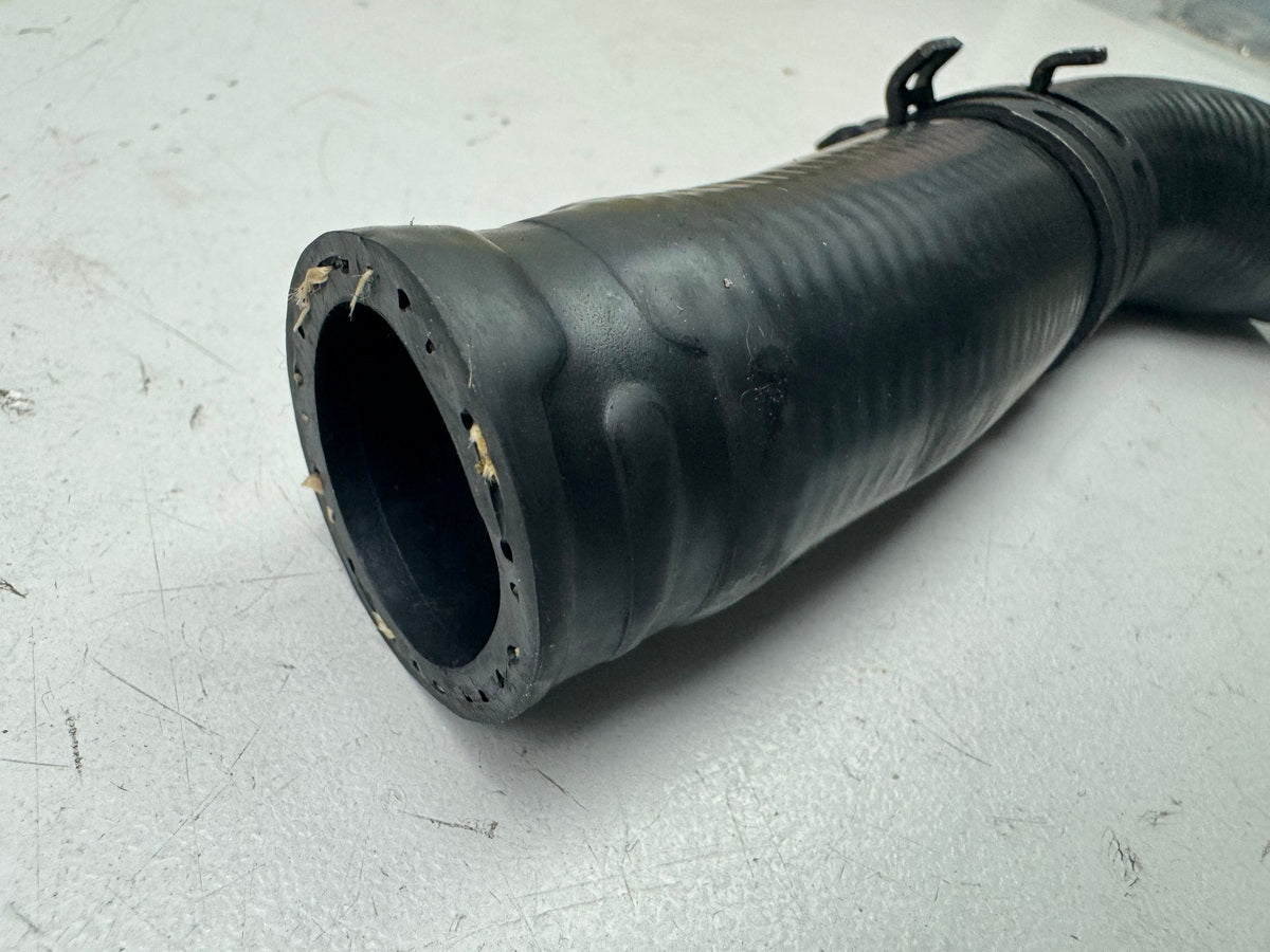 TRIUMPH SPEED TRIPLE 1050R ABS NN01 Kühlerschlauch Wasserpumpe zu Motor Zylinder