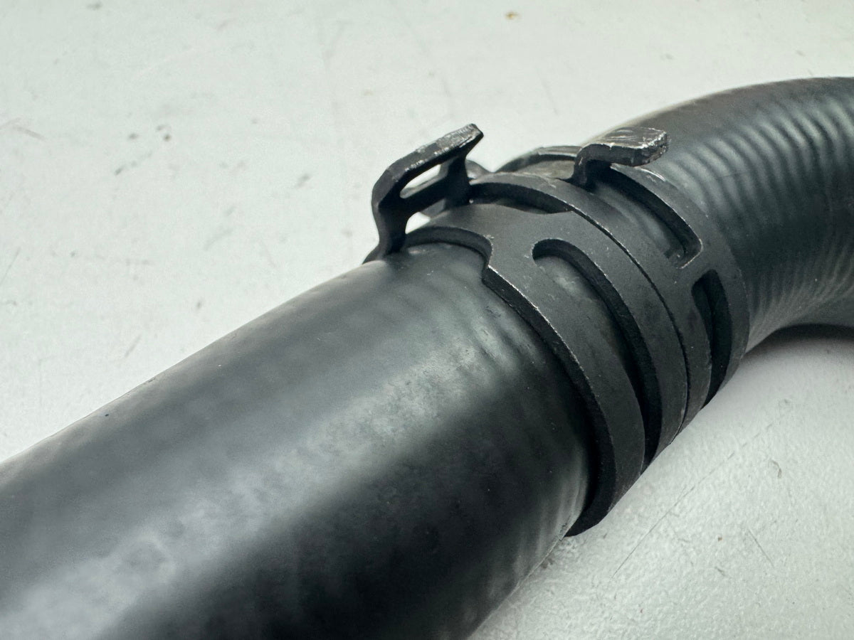 TRIUMPH SPEED TRIPLE 1050R ABS NN01 Kühlerschlauch Wasserpumpe zu Motor Zylinder