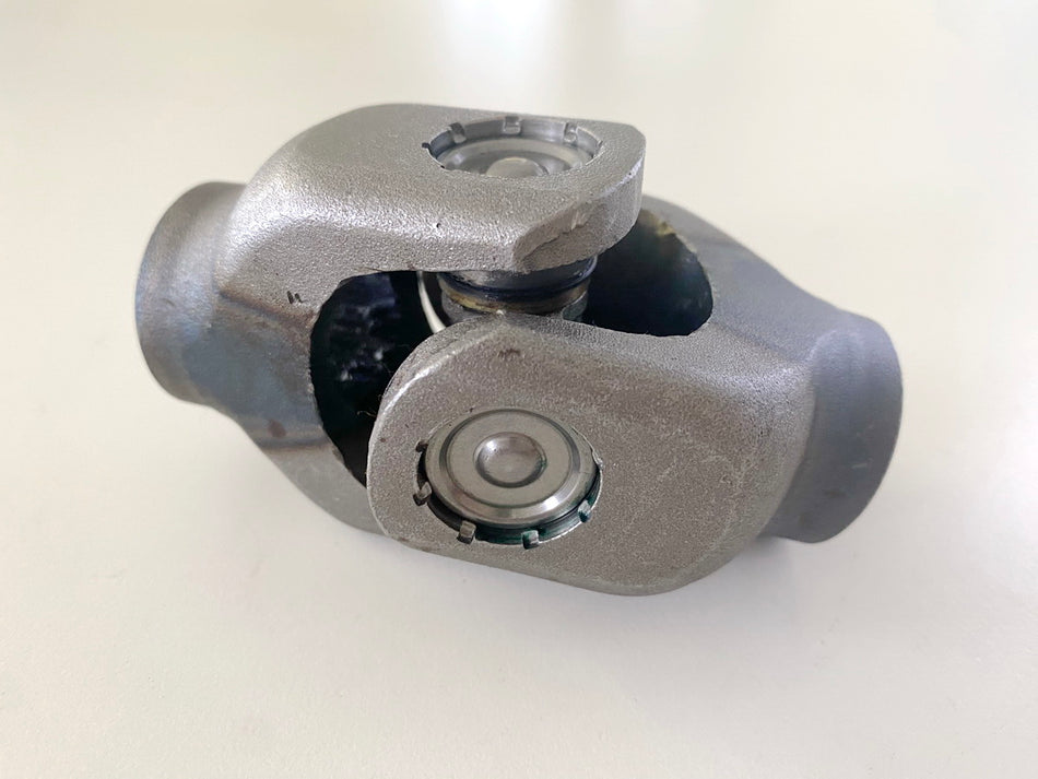 HONDA NTV 650 RC33 REVERE Universal Joint Cardan Connection (for Driveshaft Engine)