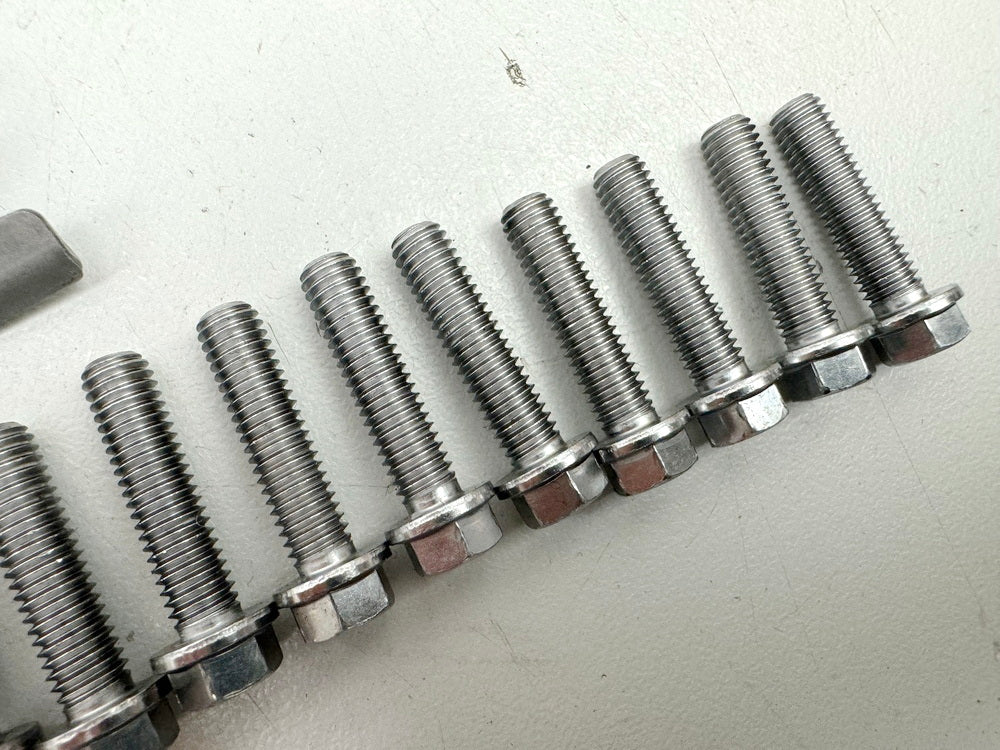 TRIUMPH SPEED TRIPLE 1050 R ABS NN01 Screws Stator Cover Engine Cover